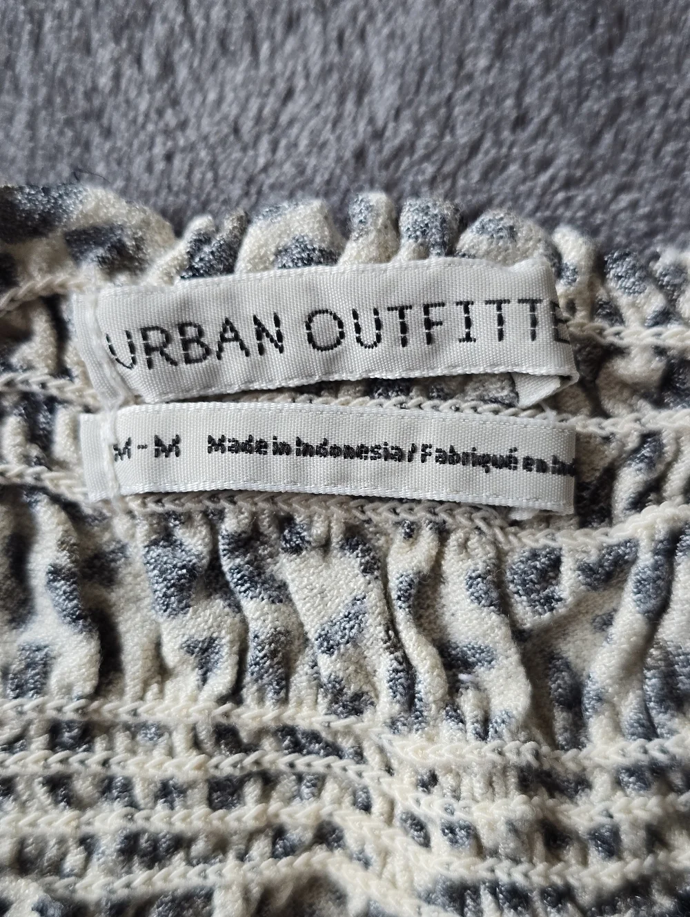 Urban Outfitters Croppee Leopard Print Smocked Top Size Medium - Picture 10 of 12